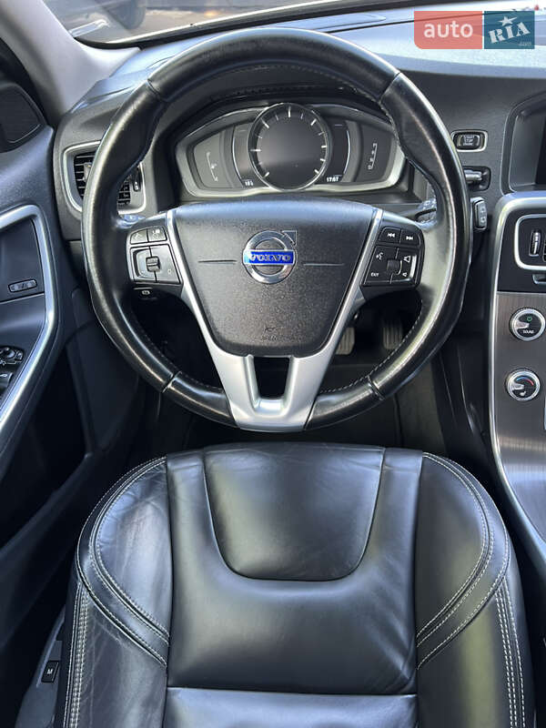 Універсал Volvo V60 2015 в Луцьку