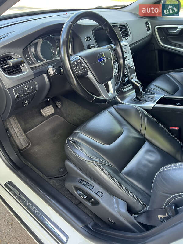 Універсал Volvo V60 2015 в Луцьку