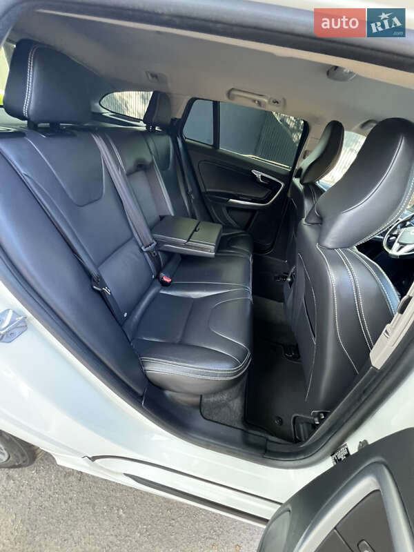 Універсал Volvo V60 2015 в Луцьку