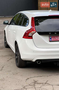 Универсал Volvo V60 2017 в 