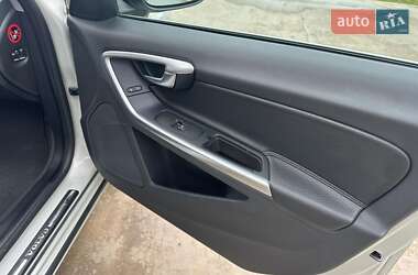 Универсал Volvo V60 2011 в 