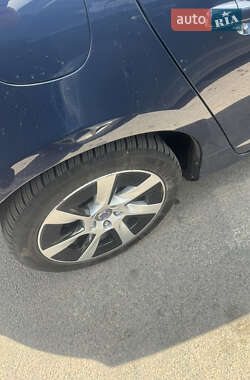 Универсал Volvo V60 2014 в 