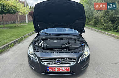 Универсал Volvo V60 2012 в 