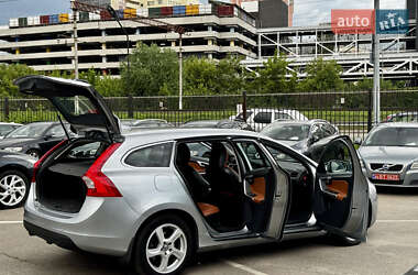 Универсал Volvo V60 2011 в 