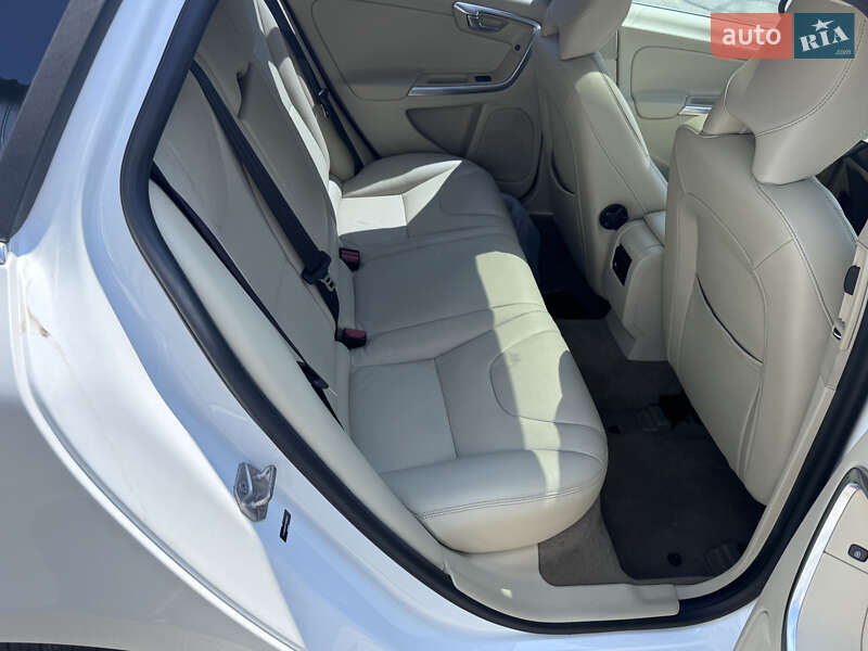 Универсал Volvo V60 2015 в Киеве