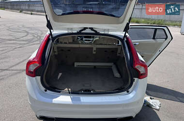 Универсал Volvo V60 2015 в 