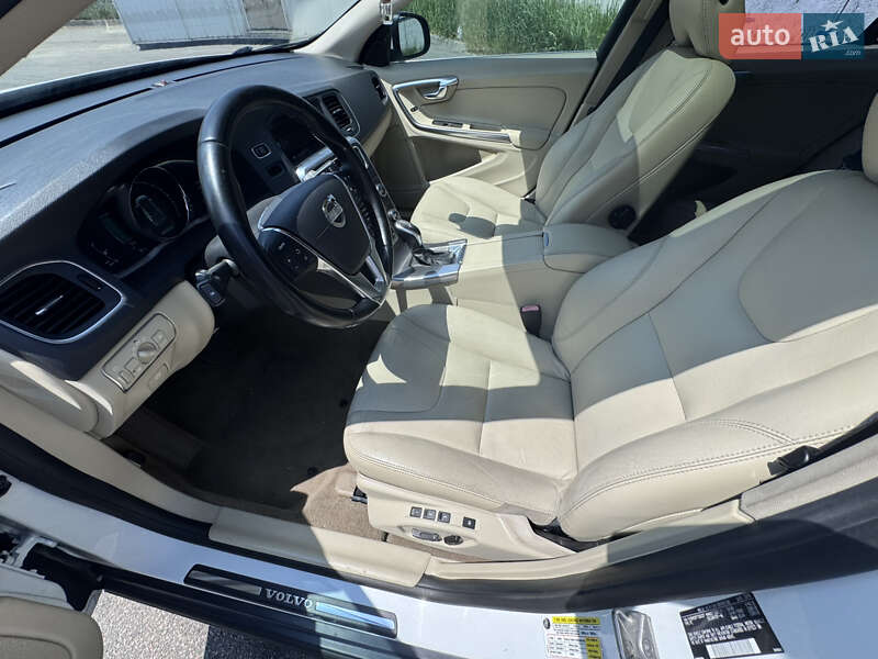 Универсал Volvo V60 2015 в Киеве