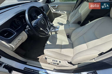 Универсал Volvo V60 2015 в 