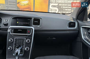 Универсал Volvo V60 2015 в 