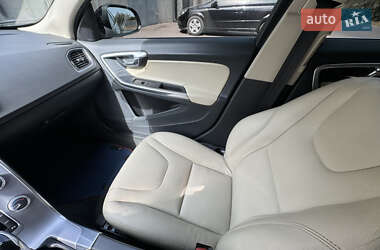 Универсал Volvo V60 2016 в 
