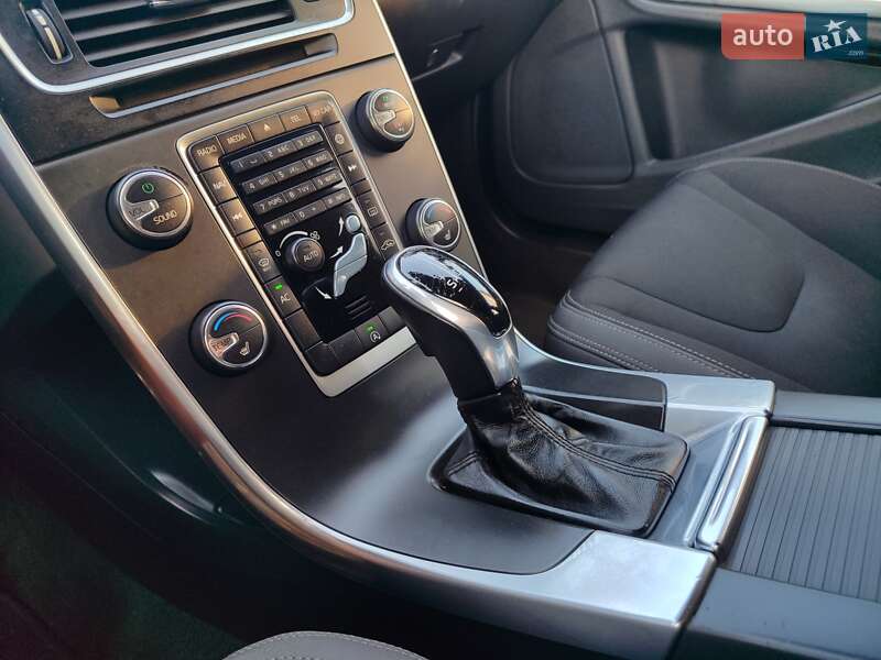 Универсал Volvo V60 2014 в Киеве