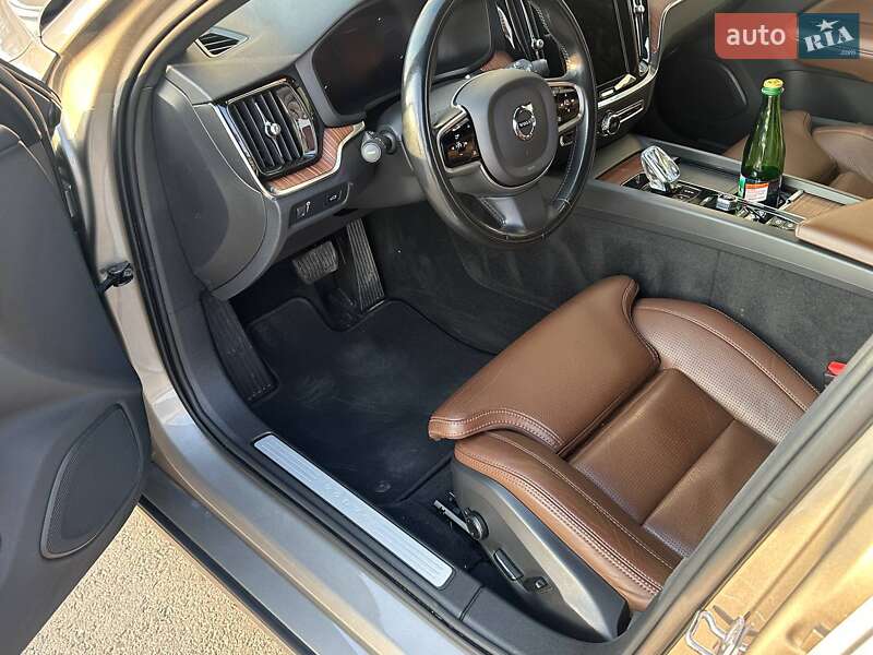 Универсал Volvo V60 2021 в Ровно