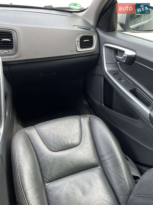 Универсал Volvo V60 2011 в Луцке