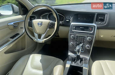 Универсал Volvo V60 2015 в 