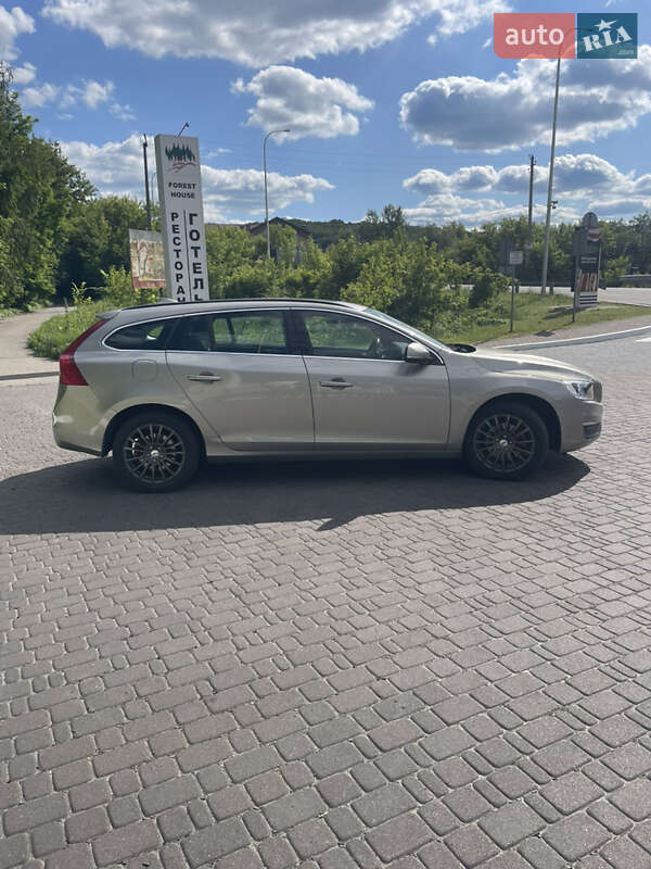 Универсал Volvo V60 2015 в Обухове