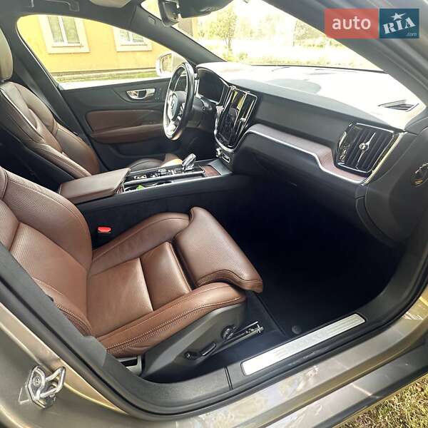 Универсал Volvo V60 2021 в Ровно