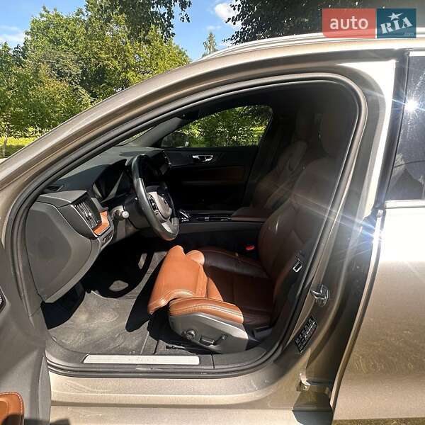 Универсал Volvo V60 2021 в Ровно