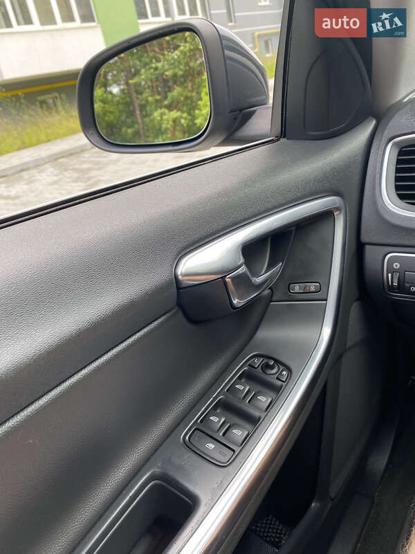 Универсал Volvo V60 2014 в Новояворовске фото 15 Универсал Volvo V60 2014 в Новояворовске