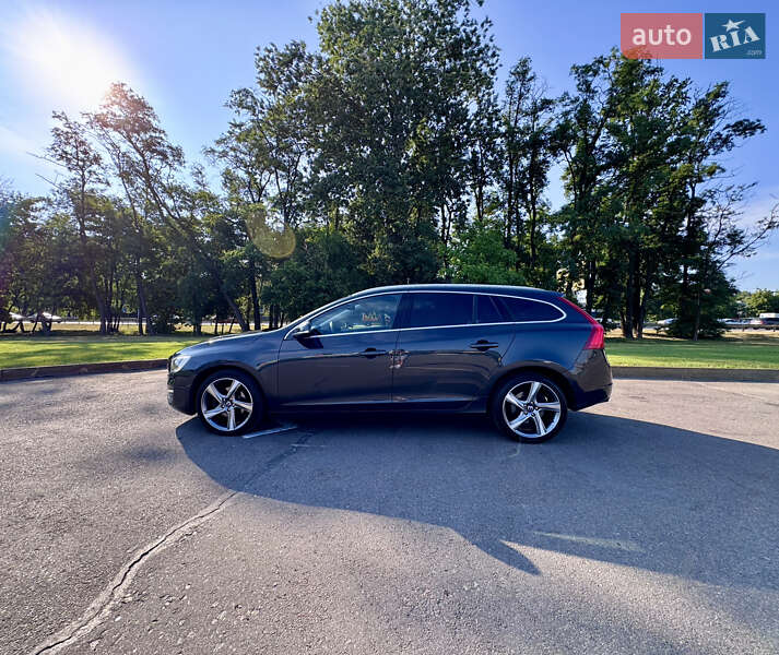 Универсал Volvo V60 2014 в Киеве