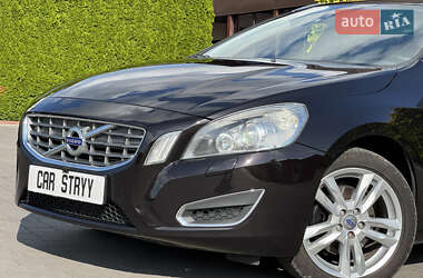 Универсал Volvo V60 2012 в 