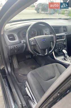 Универсал Volvo V60 2012 в 