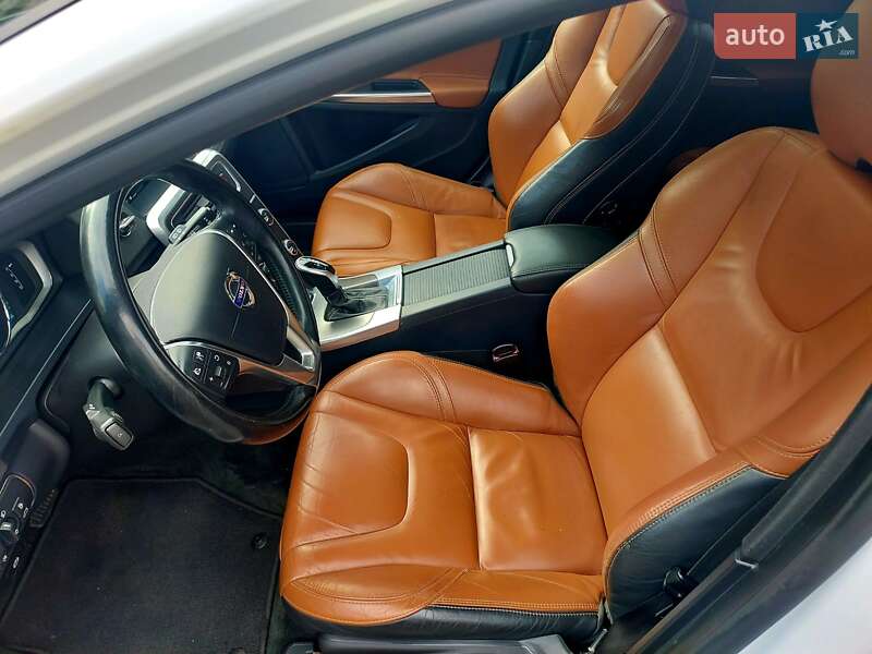 Універсал Volvo V60 2014 в Бродах