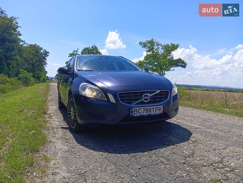 Универсал Volvo V60 2011 в 
