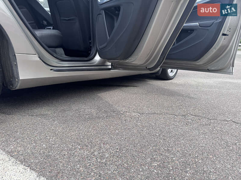 Универсал Volvo V60 2012 в Киеве