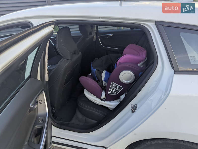 Универсал Volvo V60 2016 в Радехове