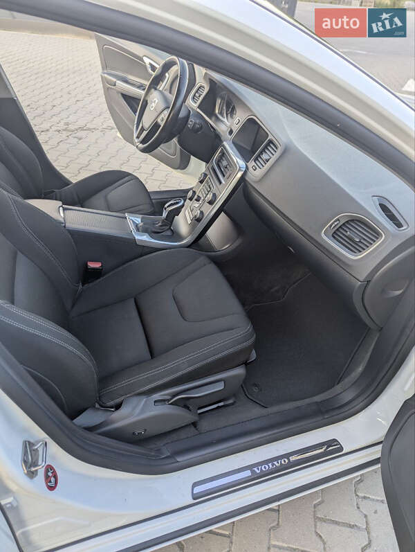 Универсал Volvo V60 2016 в Радехове
