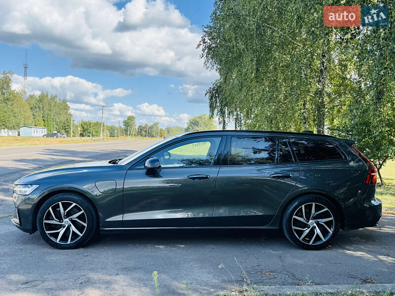 Универсал Volvo V60 2022 в Лохвице