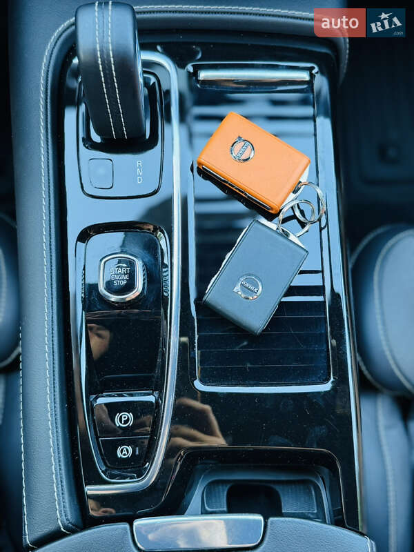 Универсал Volvo V60 2022 в Лохвице