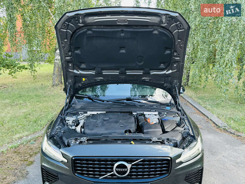 Универсал Volvo V60 2022 в Лохвице