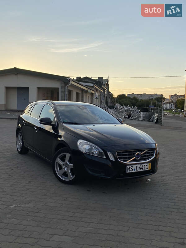 Универсал Volvo V60 2011 в 