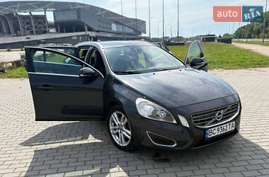Универсал Volvo V60 2012 в 