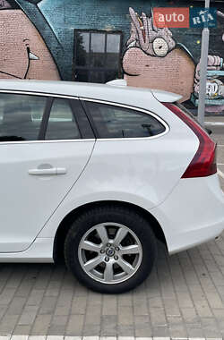 Универсал Volvo V60 2012 в 