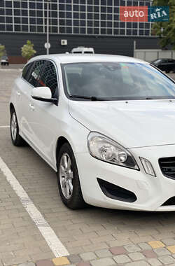 Универсал Volvo V60 2012 в 