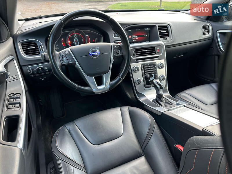Універсал Volvo V60 2015 в Рівному
