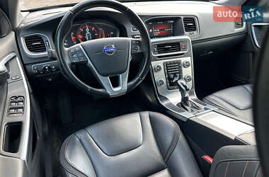 Универсал Volvo V60 2015 в 
