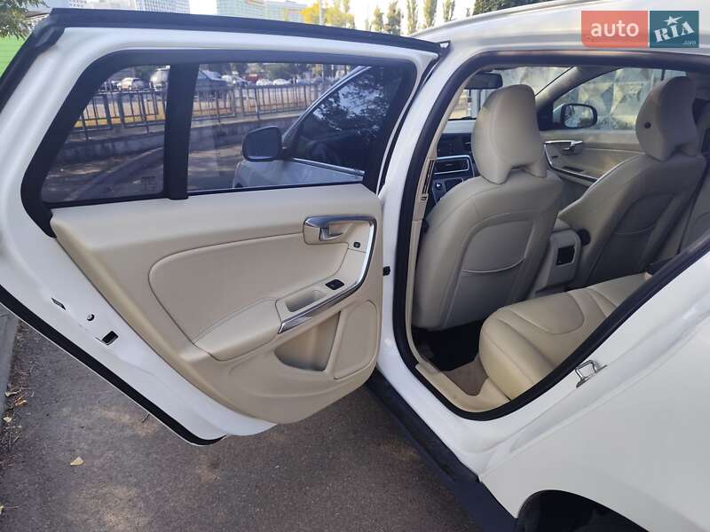 Универсал Volvo V60 2014 в Киеве фото 15 Универсал Volvo V60 2014 в Киеве