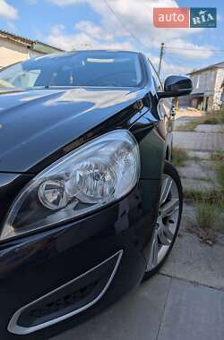 Универсал Volvo V60 2012 в 