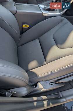 Универсал Volvo V60 2012 в 