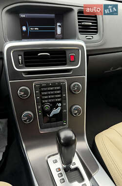 Универсал Volvo V60 2011 в 