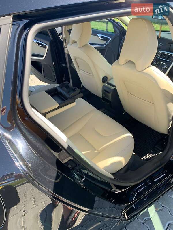 Универсал Volvo V60 2011 в Дрогобыче
