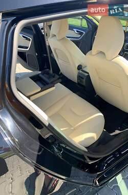 Универсал Volvo V60 2011 в 
