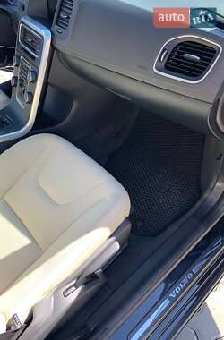Универсал Volvo V60 2011 в 