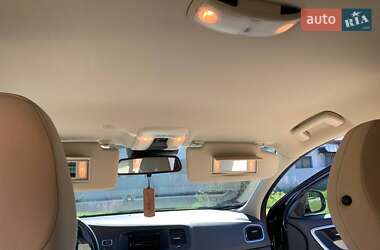 Универсал Volvo V60 2011 в 