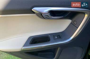 Универсал Volvo V60 2011 в 
