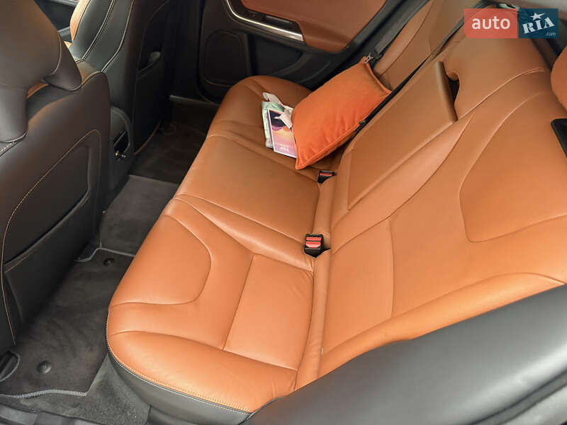 Универсал Volvo V60 2015 в Полтаве