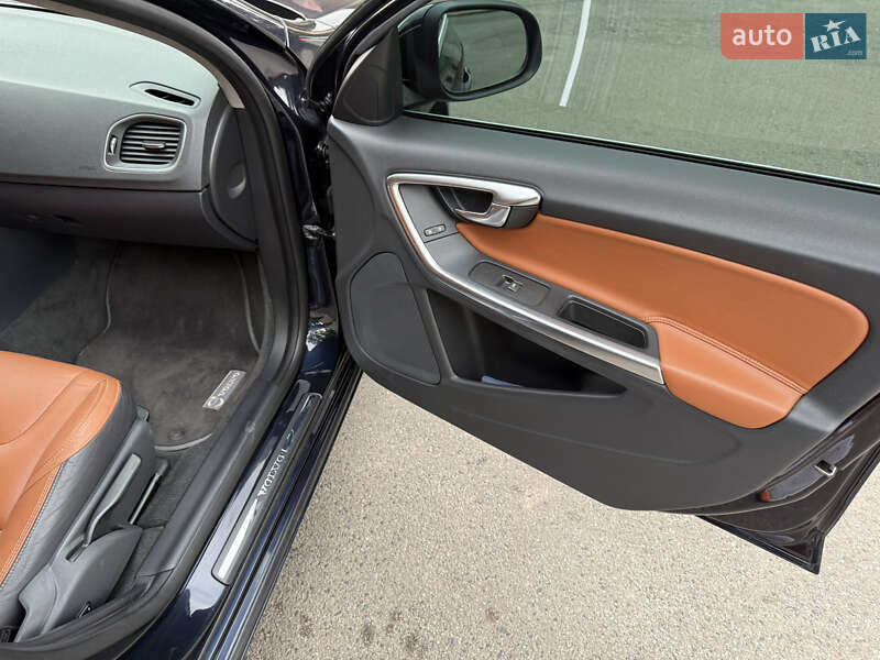 Универсал Volvo V60 2015 в Полтаве